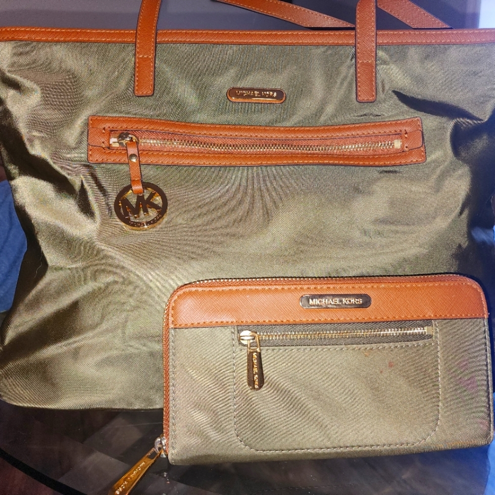 Michael Kors Kempton Tote and wallet